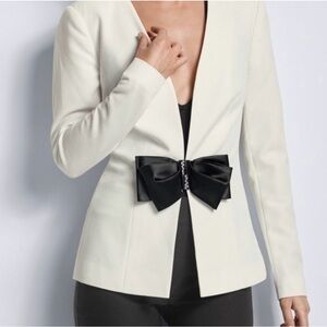 👠Host Pick👗Chic Cream Blazer with Black Satin Bow Detail